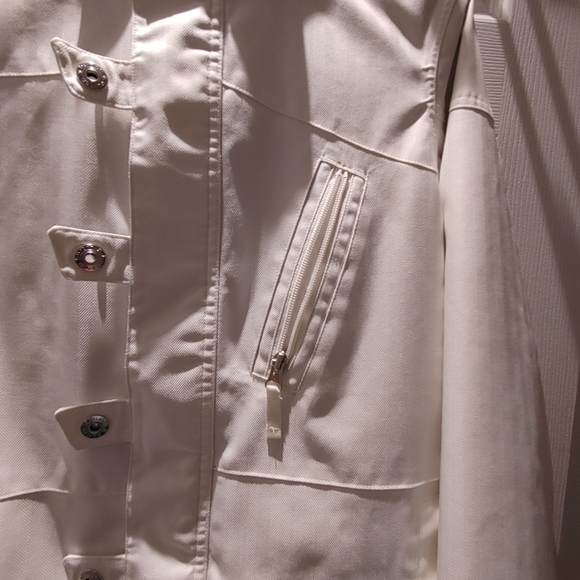 Burton Women's Dryride Making Magic Since 77 white snowboard jacket - Picture 9 of 10